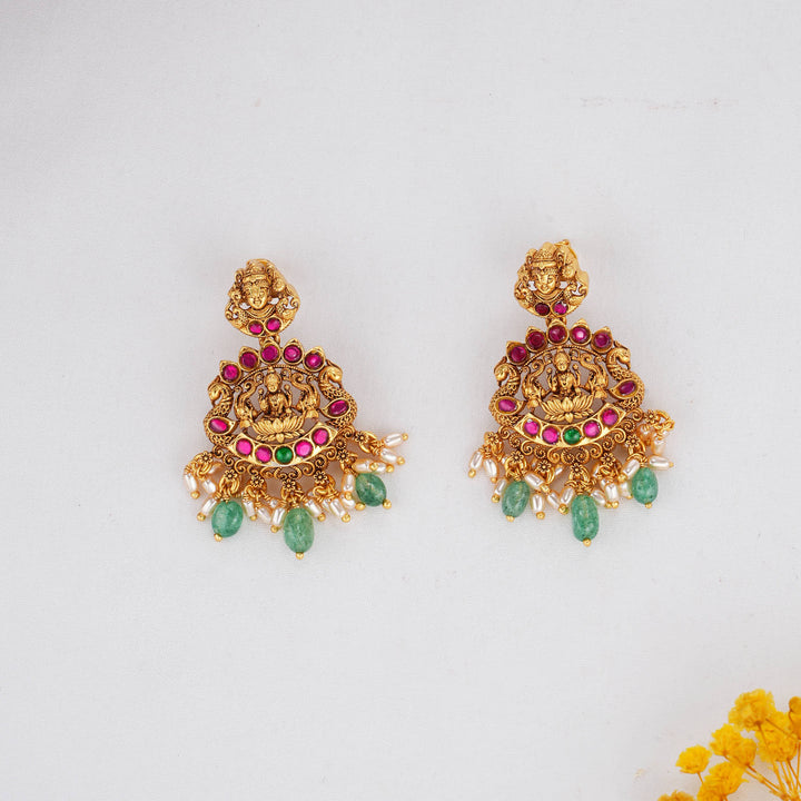 Effortlessly Wearable 3D Spl Short Necklace Set