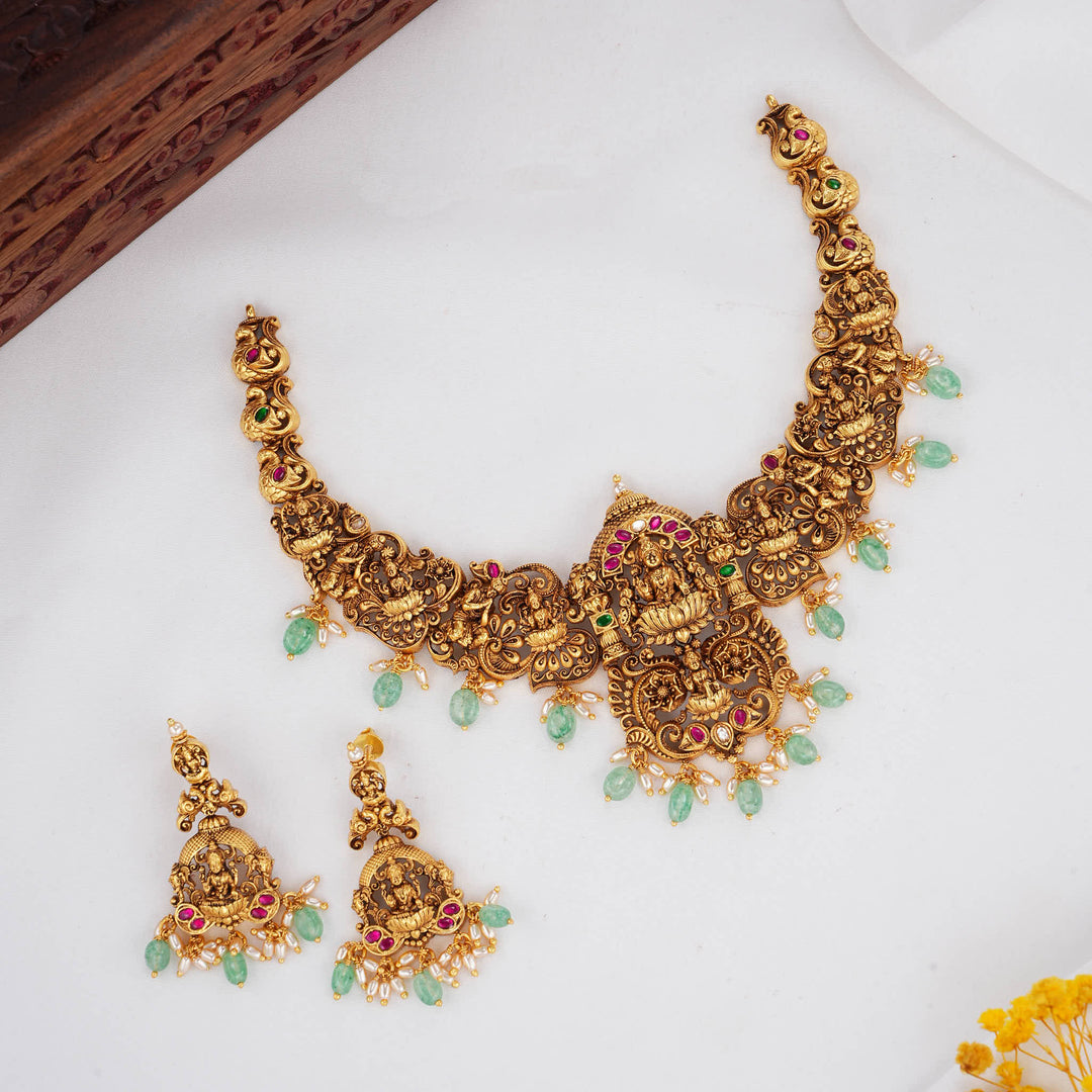 Finely Crafted 3D Spl Short Necklace Set