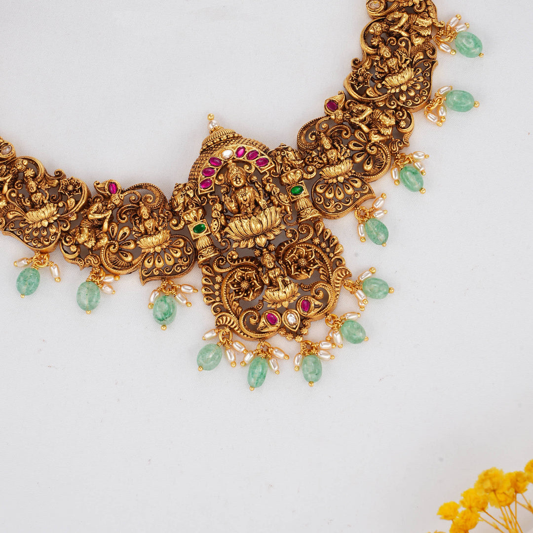Finely Crafted 3D Spl Short Necklace Set