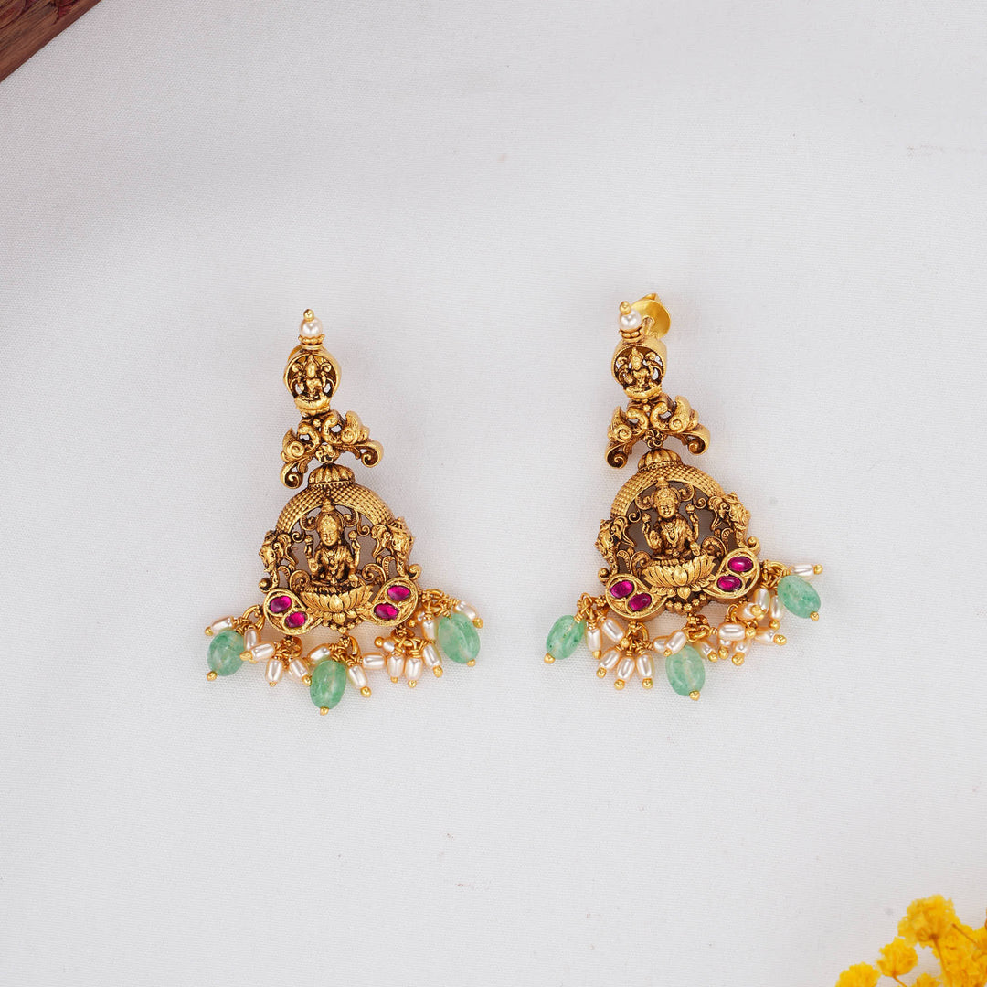 Finely Crafted 3D Spl Short Necklace Set