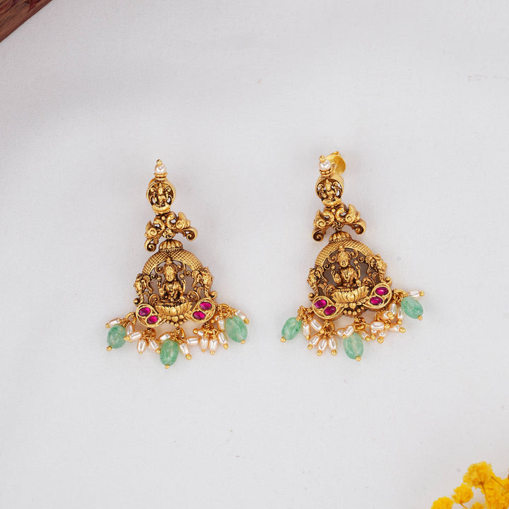 Finely Crafted 3D Spl Short Necklace Set