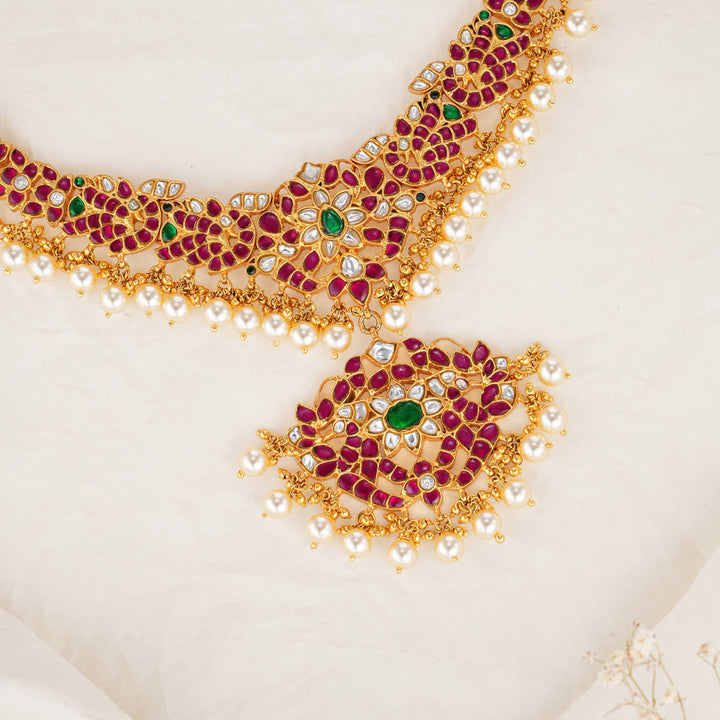 Amarvathi Kundan Short Necklace