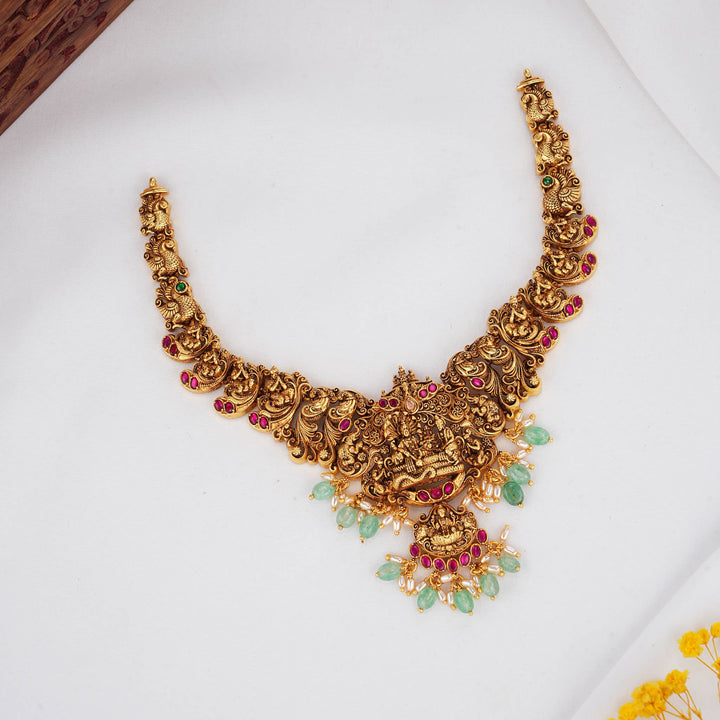 Ornate Glow 3D Short Necklace