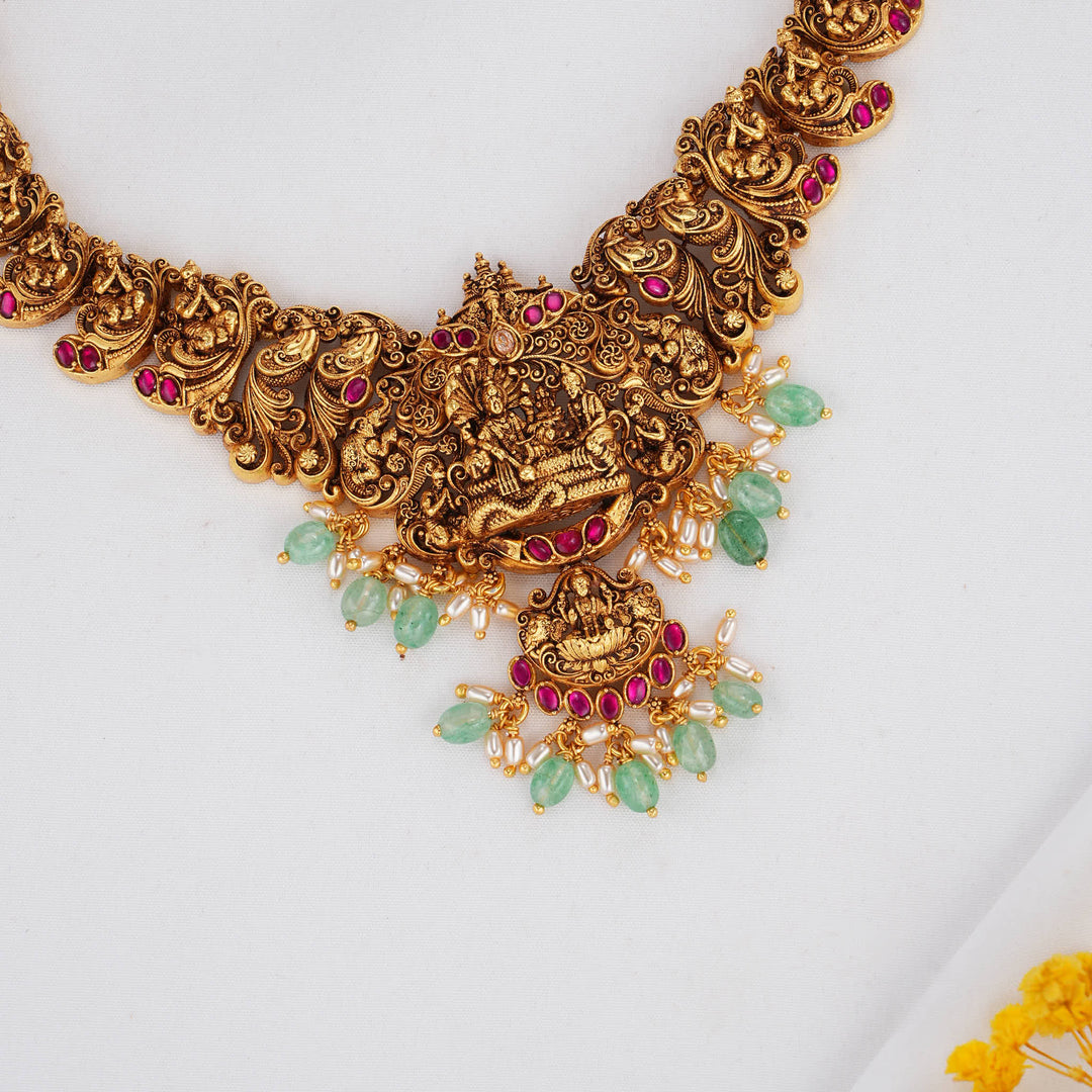 Ornate Glow 3D Short Necklace