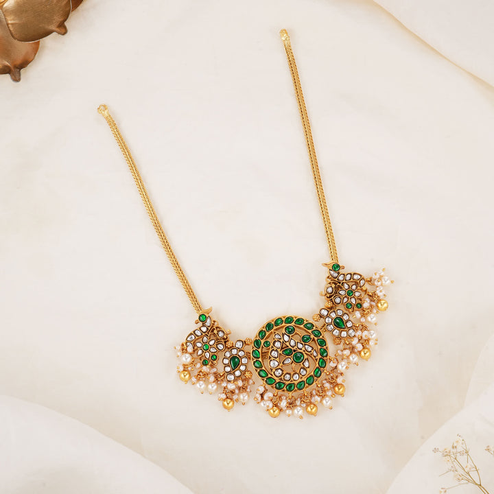 Vinthishaa Kundan Short Necklace