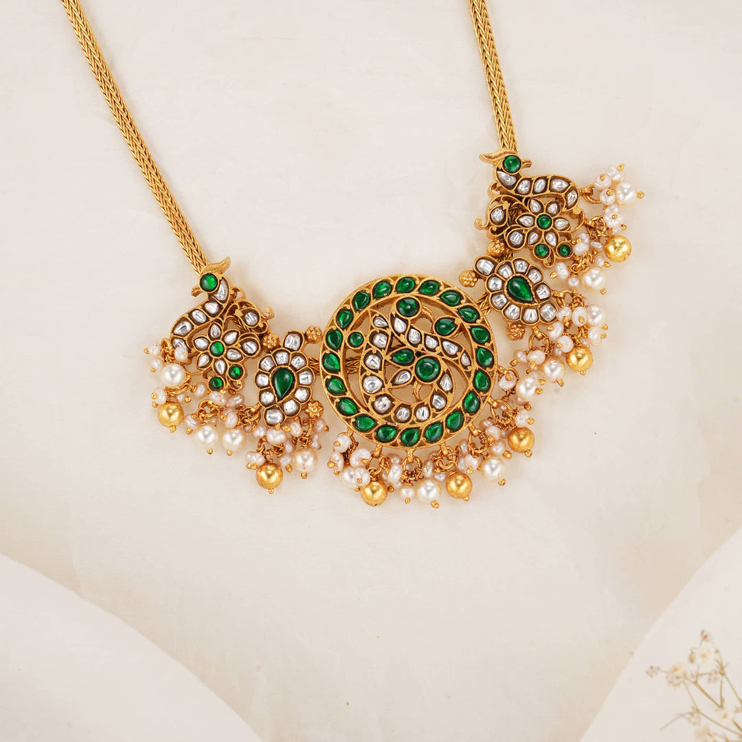 Vinthishaa Kundan Short Necklace
