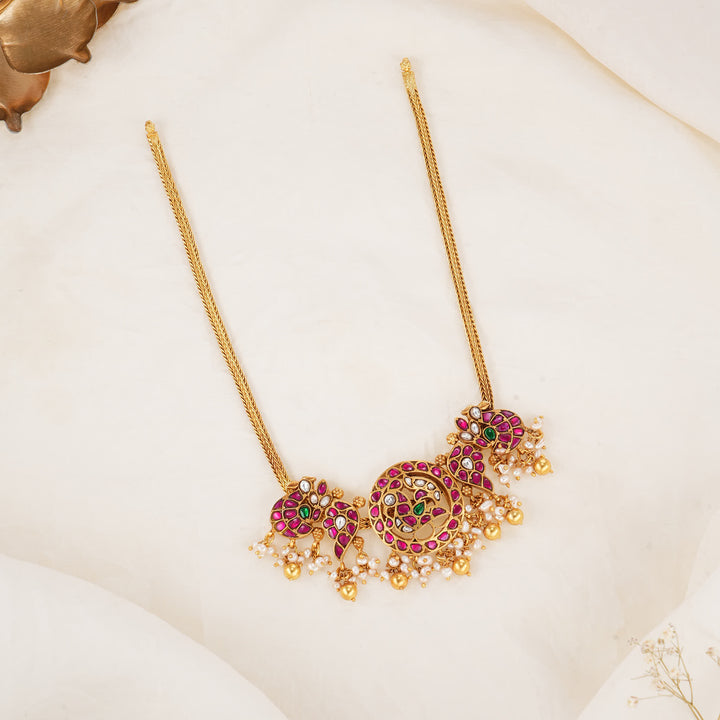 Chic and Catchy Kundan Short Necklace