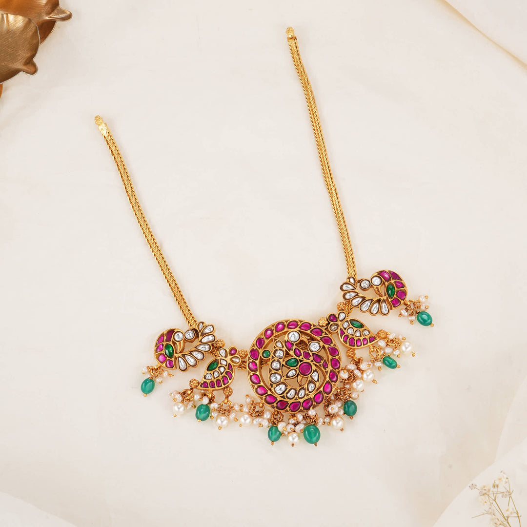 Veenikhaa  Kundan Short Necklace