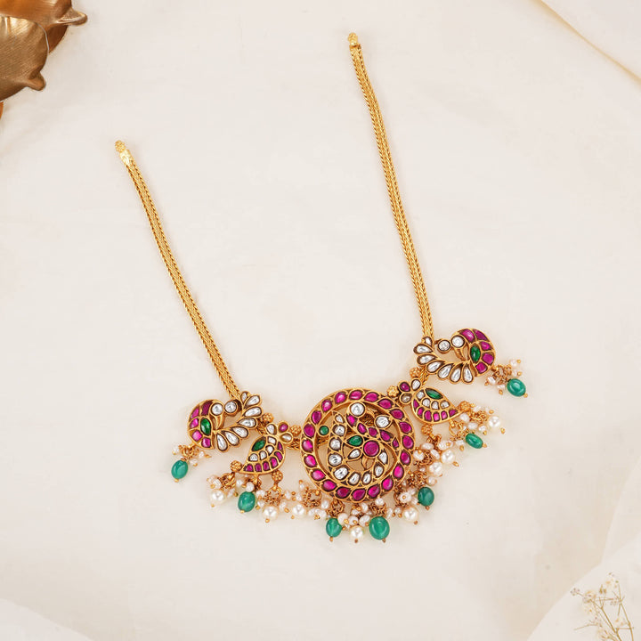 Veenikhaa  Kundan Short Necklace