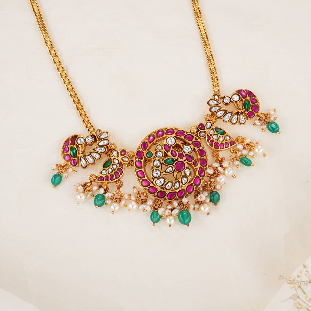 Veenikhaa  Kundan Short Necklace
