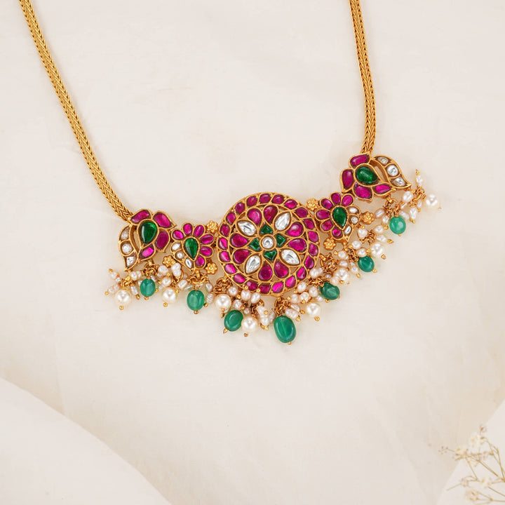 Dazzling Kundan Short Necklace