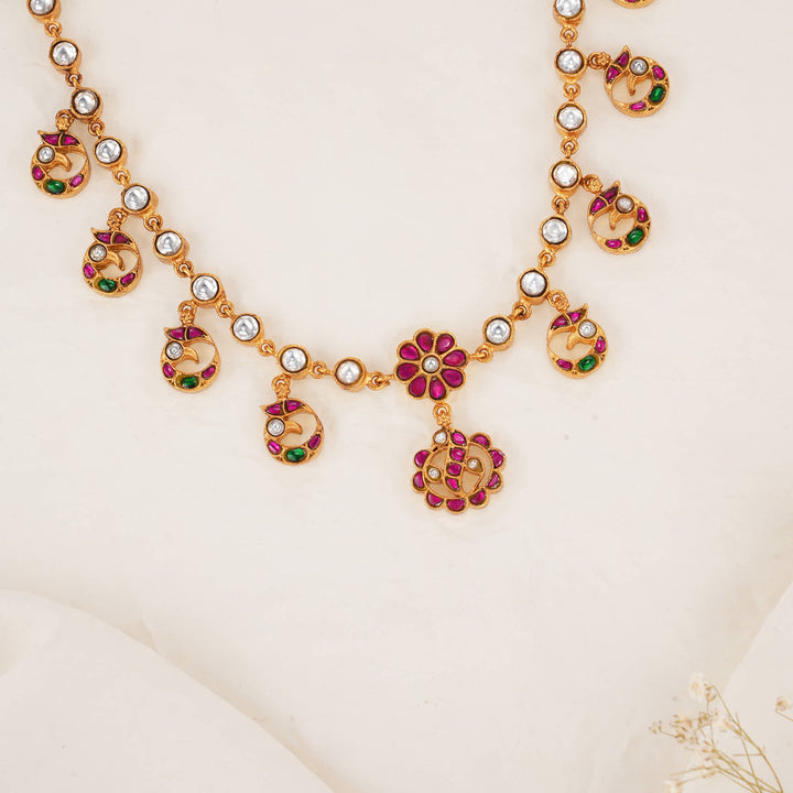 Vinthishaa  Kundan Short Necklace