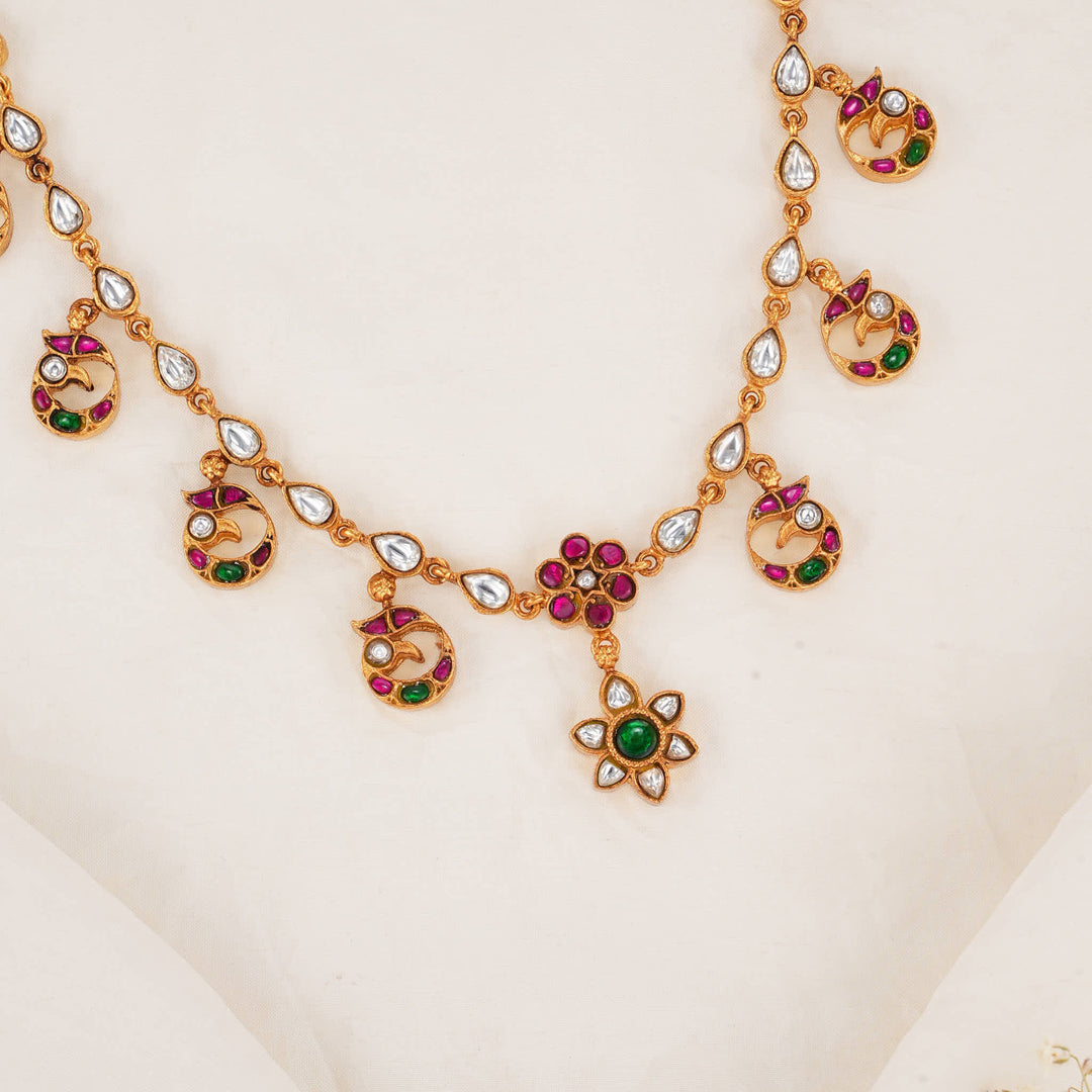 Catchy Kundan Short Necklace
