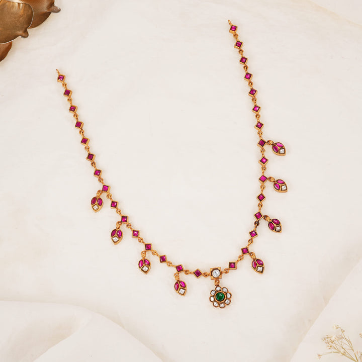 Vinthirikaa Kundan Short Necklace
