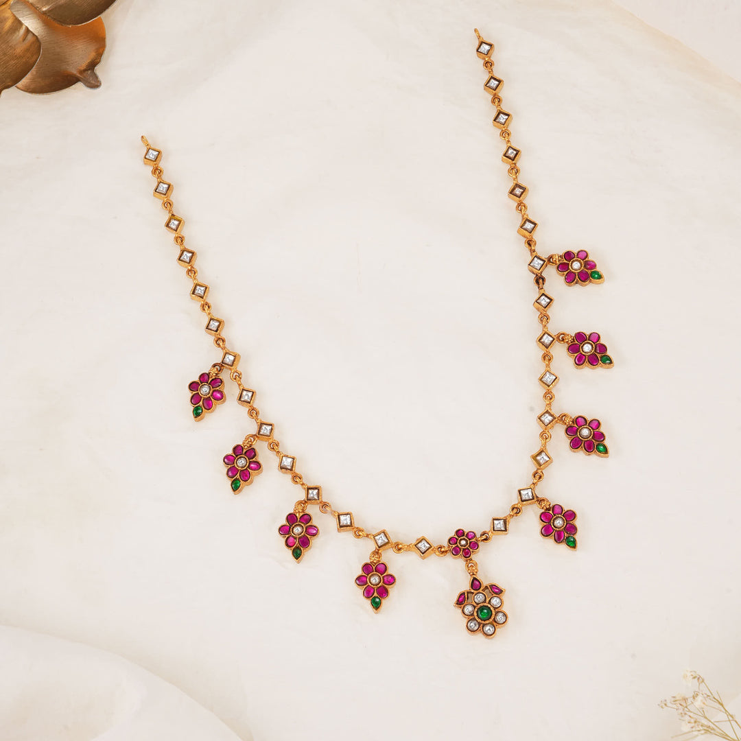 Flower-Inspired Kundan Short Necklace