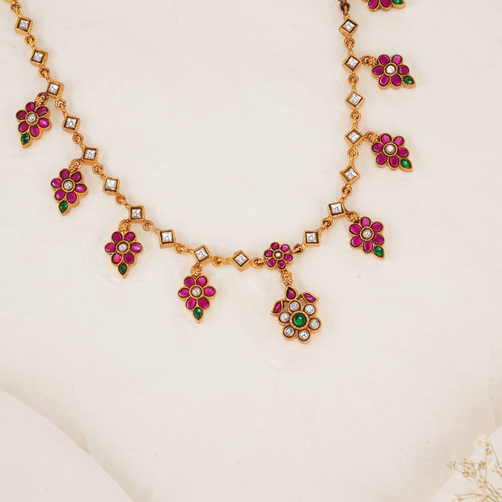 Flower-Inspired Kundan Short Necklace