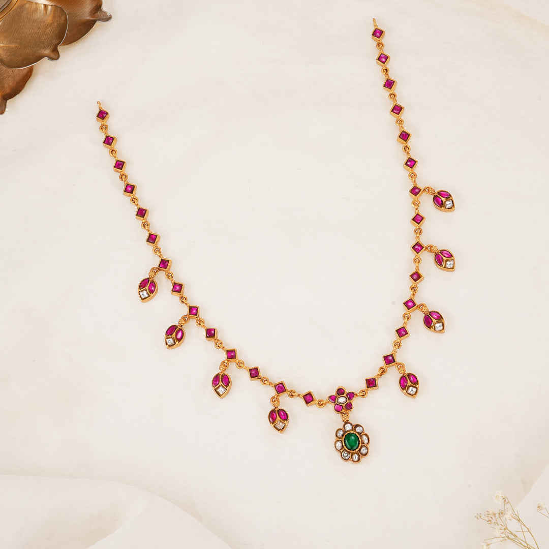 Blooming Flow Kundan Short Necklace