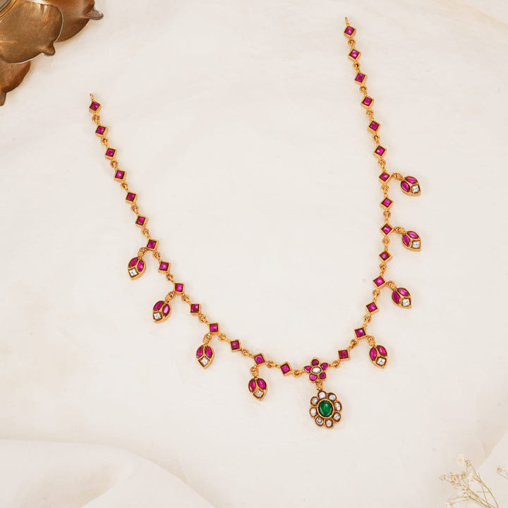Blooming Flow Kundan Short Necklace