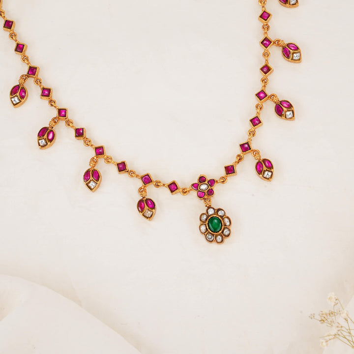 Blooming Flow Kundan Short Necklace