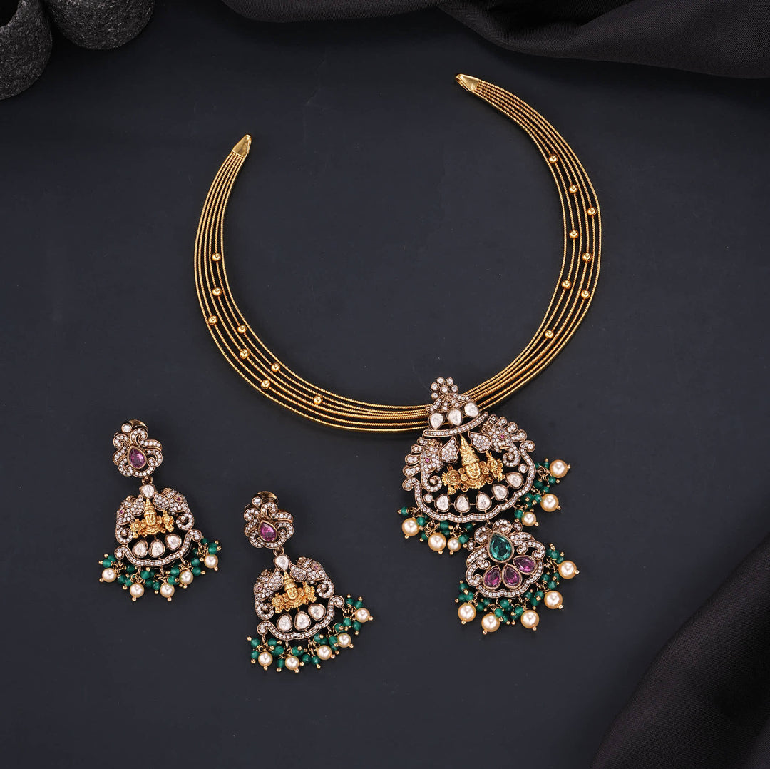Admirable chic Victorian Short Necklace Set