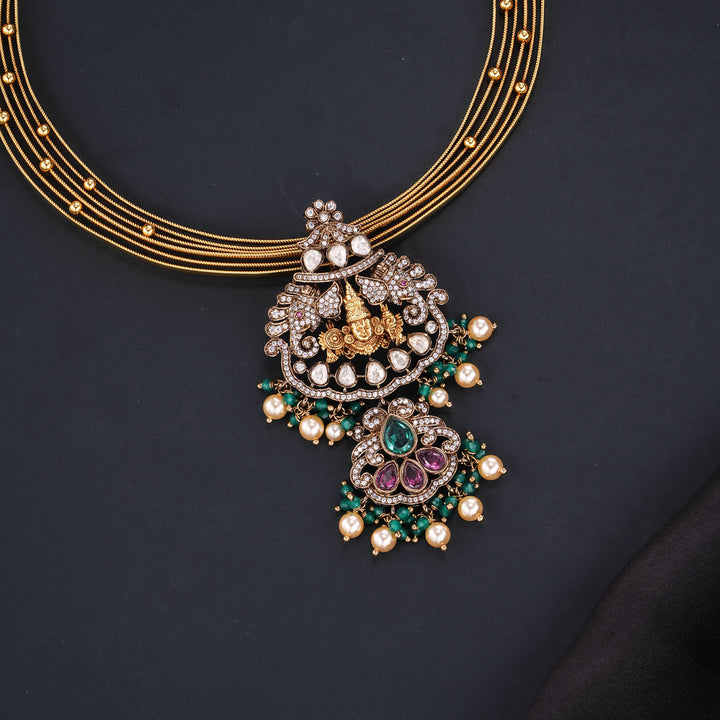 Admirable chic Victorian Short Necklace Set