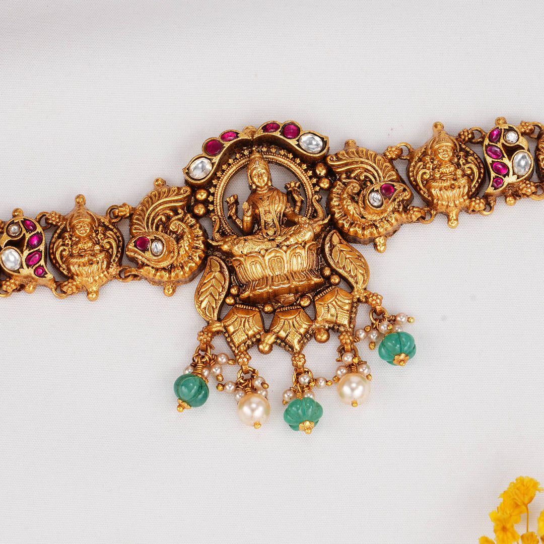 Vinthiraa Nagas Choker