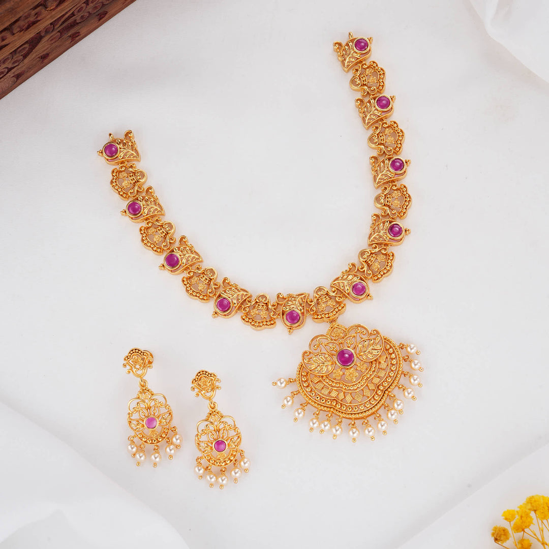 Extraordinary Stone Short Necklace Set