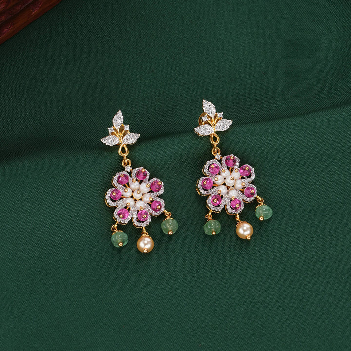 Nivetha Diamond Design Necklace Set
