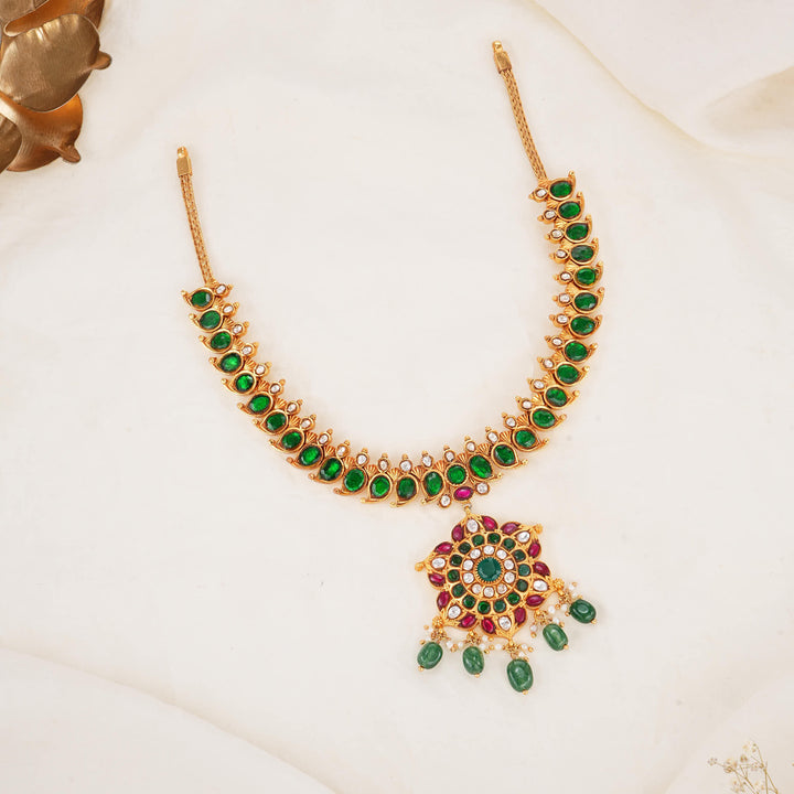 Vinithaa Kundan Short Necklace