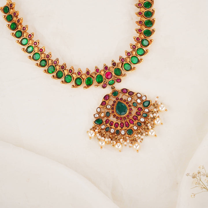 Arvithikaa Kundan Short Necklace