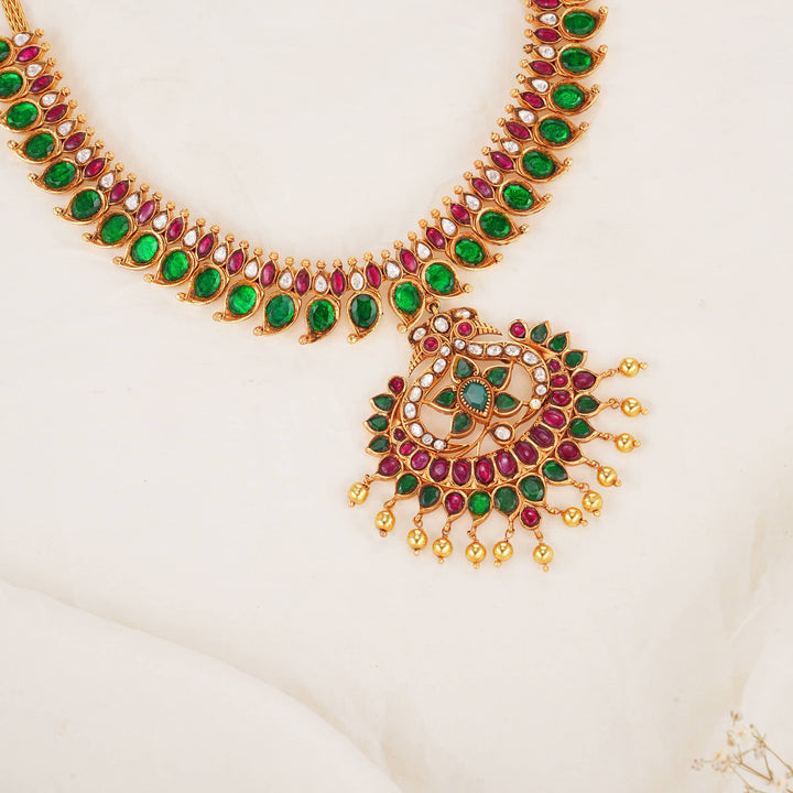 Vinithaa Kundan Short Necklace