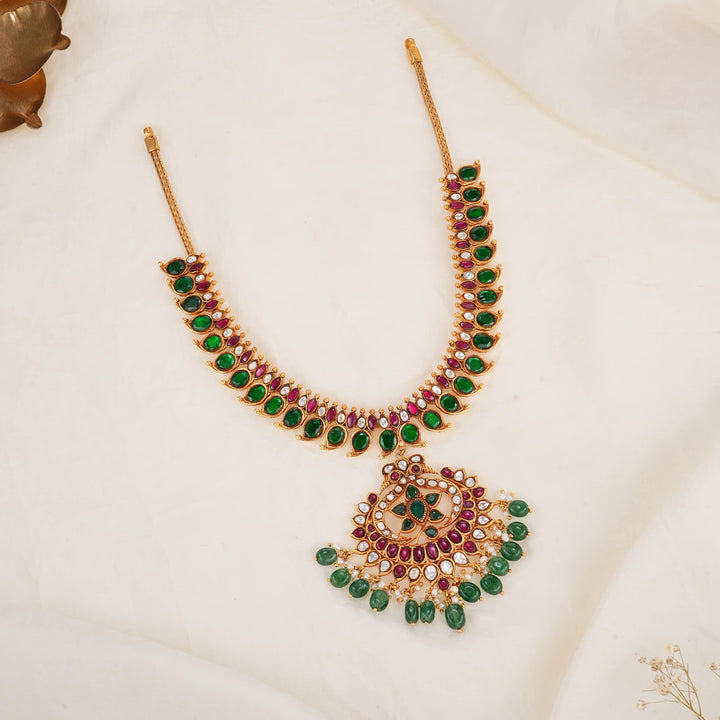 Swathikaa Kundan Short Necklace