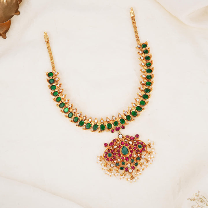 Swetha Kundan Short Necklace