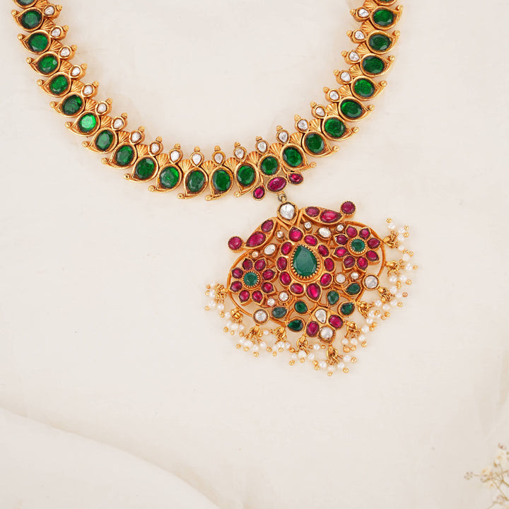 Swetha Kundan Short Necklace