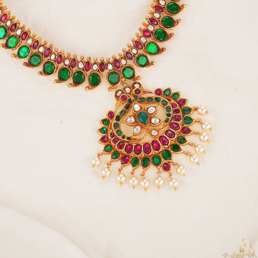 Harishaa Kundan Short  Necklace