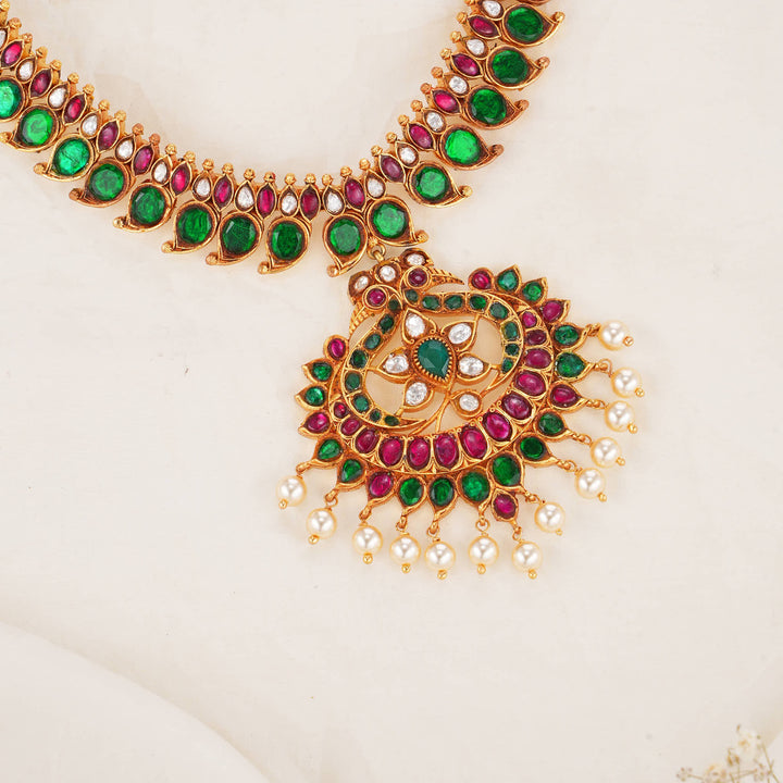 Harishaa Kundan Short  Necklace