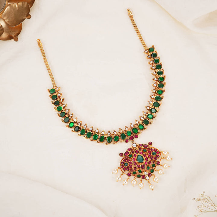 Pranithaa Kundan  Short Necklace