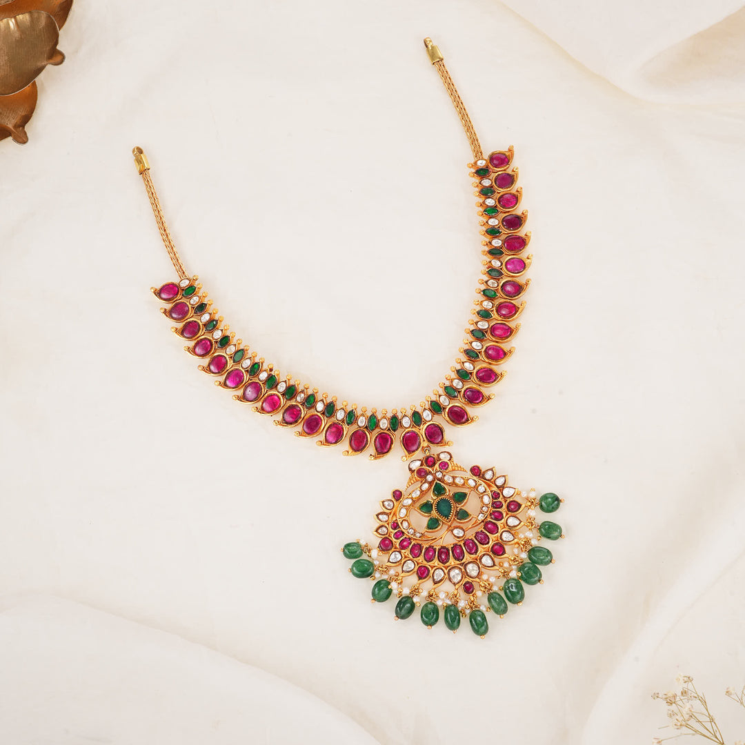Aesthetic Kundan Short Necklace