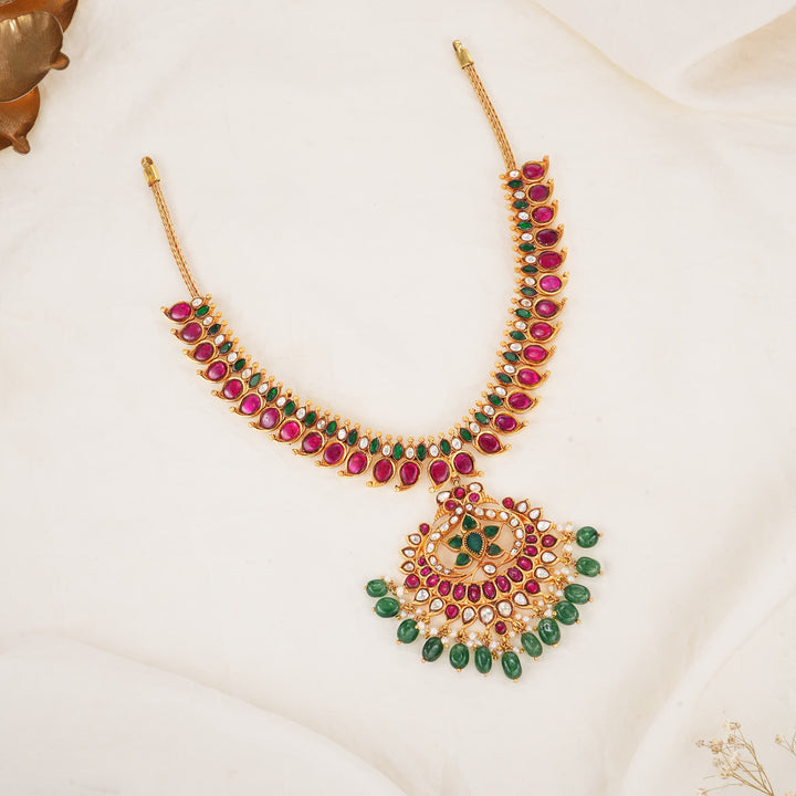 Aesthetic Kundan Short Necklace