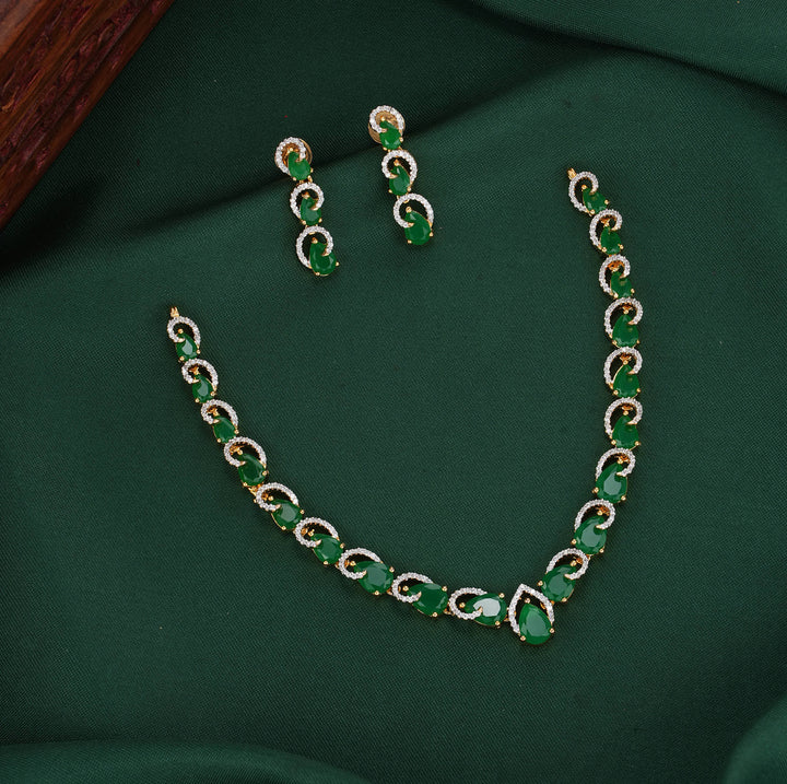 Elegantly Crafted Diamond Design Necklace Set