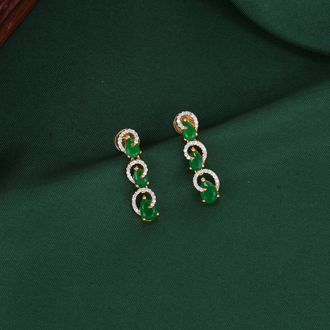 Elegantly Crafted Diamond Design Necklace Set