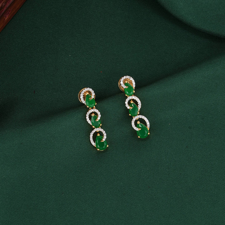 Elegantly Crafted Diamond Design Necklace Set