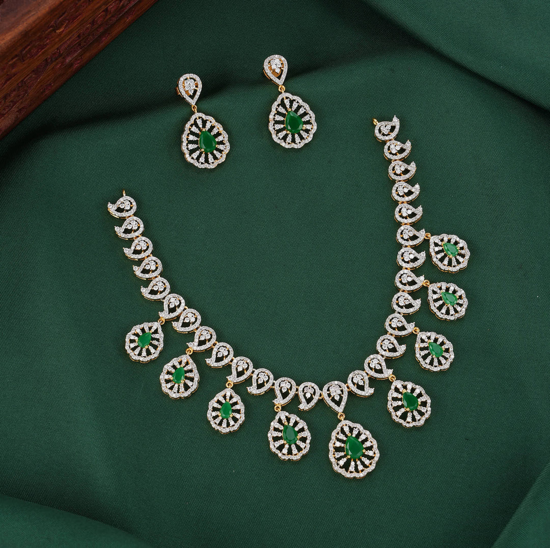 Gracefully Glowing Diamond Design Necklace Set