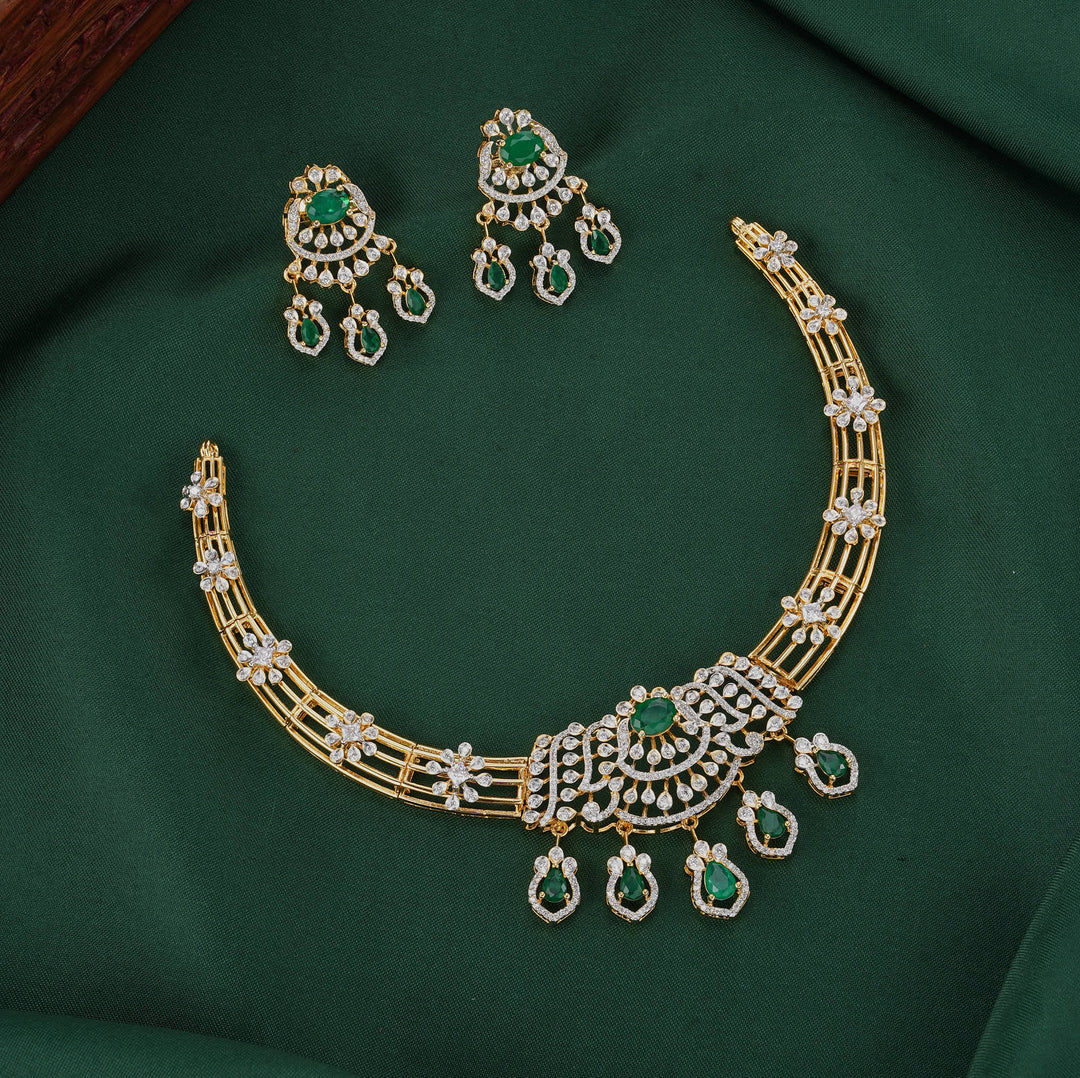 Graceful Ornate Diamond Design Necklace Set
