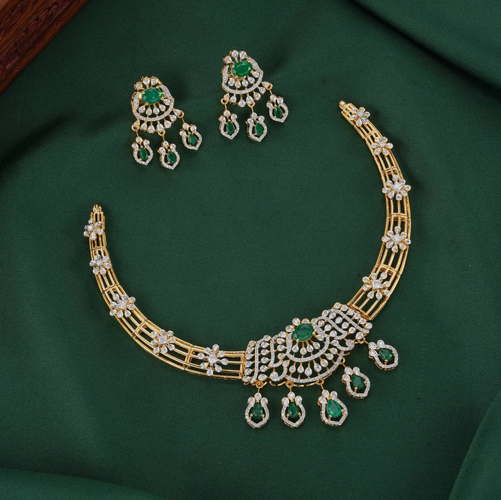 Graceful Ornate Diamond Design Necklace Set