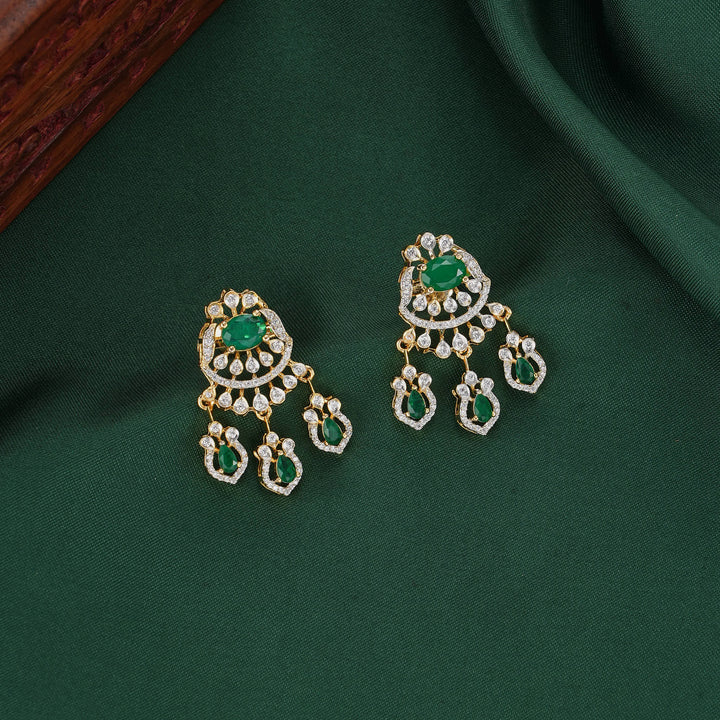 Graceful Ornate Diamond Design Necklace Set