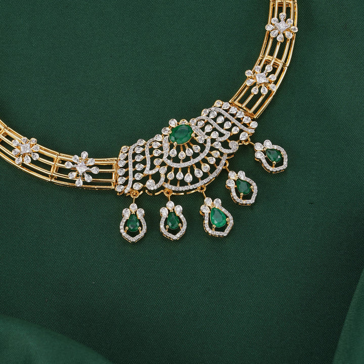 Graceful Ornate Diamond Design Necklace Set