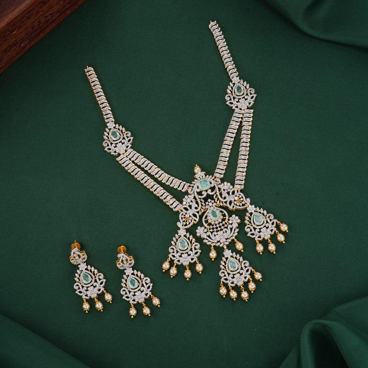 Glittering Diamond Design Necklace Set