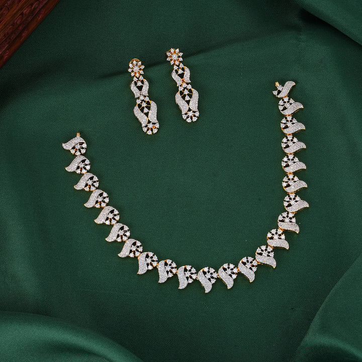 Valesse  Diamond Design Necklace Set