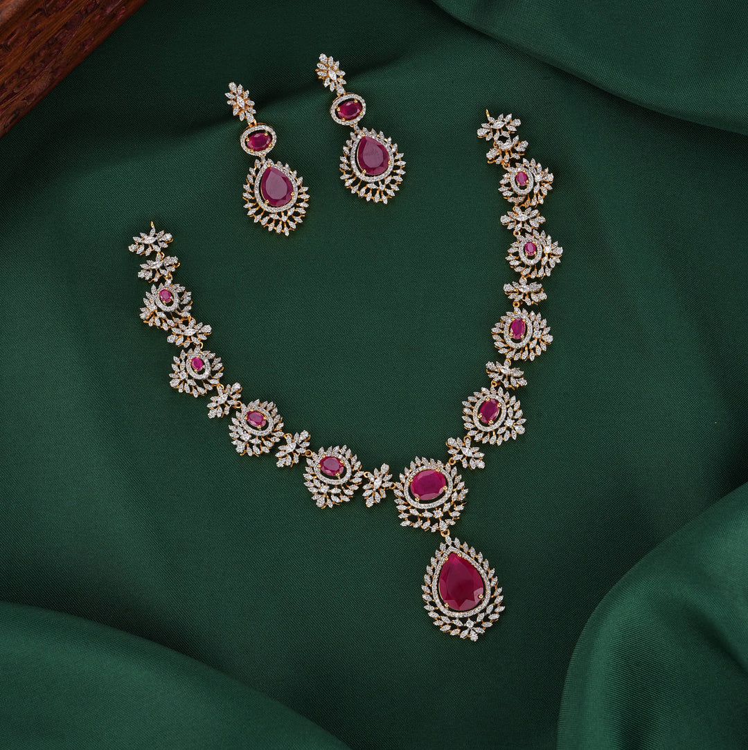 Meticulous Diamond Design Necklace Set
